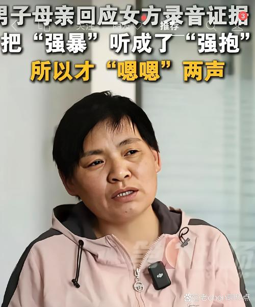 李大姐皱眉翻文件